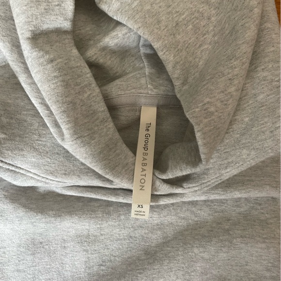 Aritzia Babaton grey cropped hoodie - Picture 4 of 4